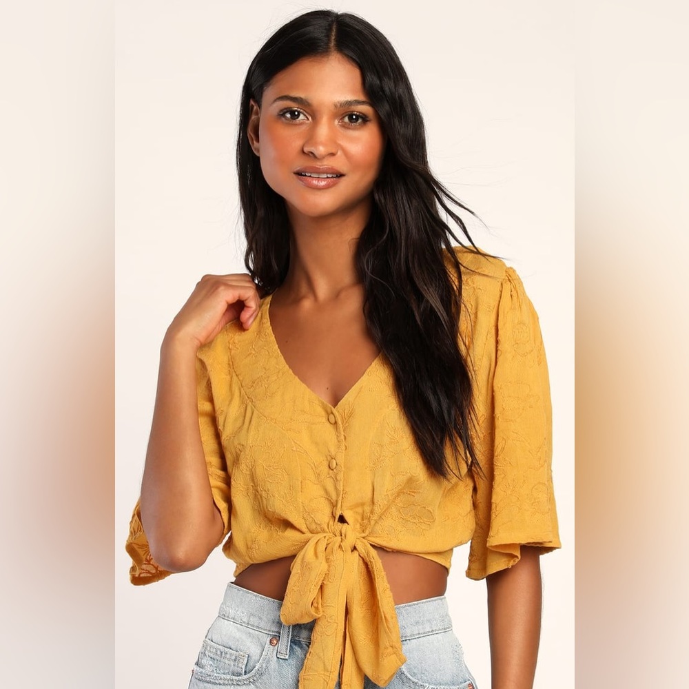 NWT Lulu’s Delightful Darling Yellow Floral Embroidered Tie-Front Crop T…